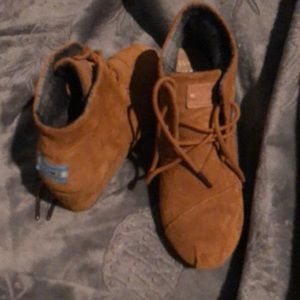 Toms bootie lace up